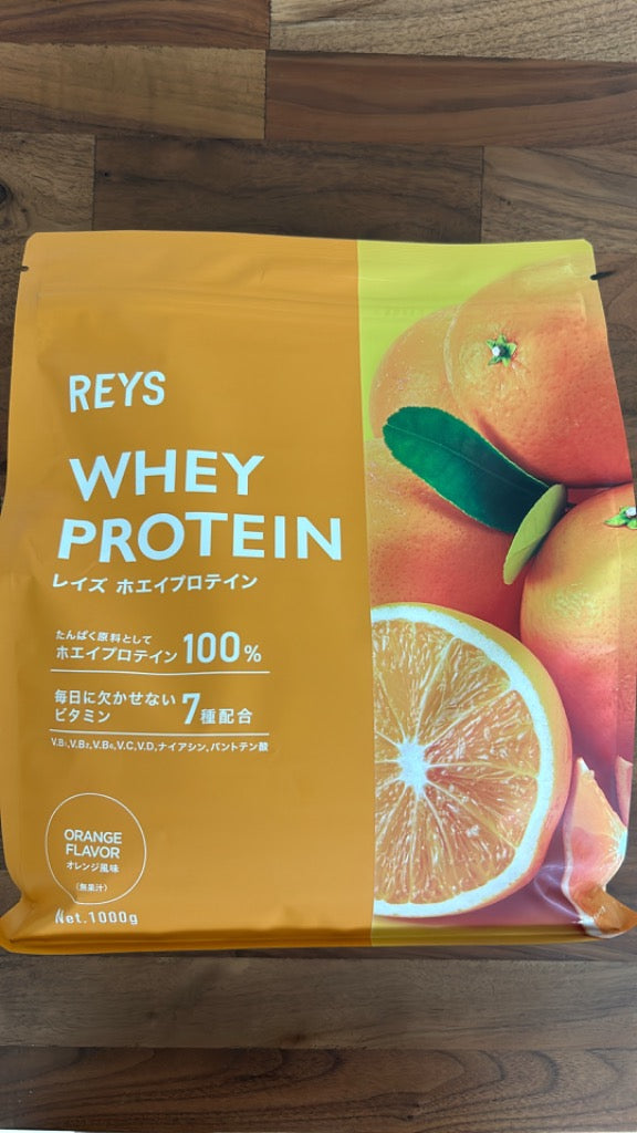 REYS レイズ ホエイ プロテイン 山澤 礼明 監修 1kg 国内製造 ビタミン7種配合 WPCプロテイン ぷろていん ホエイプロテイン (オレン 送料無料
