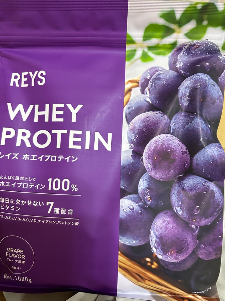 REYS レイズ ホエイ プロテイン 山澤 礼明 監修 1kg 国内製造 ビタミン7種配合 WPCプロテイン ぷろていん ホエイプロテイン (グレー 送料無料