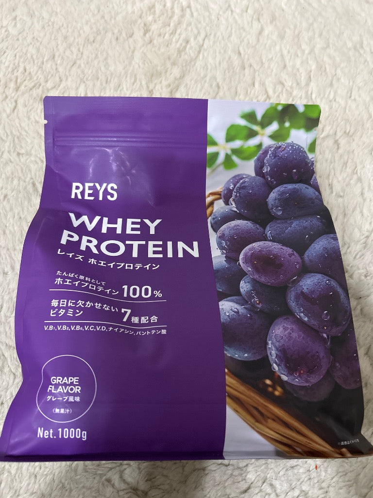 REYS レイズ ホエイ プロテイン 山澤 礼明 監修 1kg 国内製造 ビタミン7種配合 WPCプロテイン ぷろていん ホエイプロテイン (グレー 送料無料